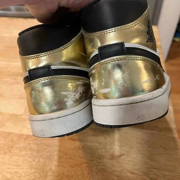 Size 9.5 - Jordan 1 Mid SE Metallic Gold 2020, Worn Nike Sneakers Shoes Rare - Picture 4 of 8